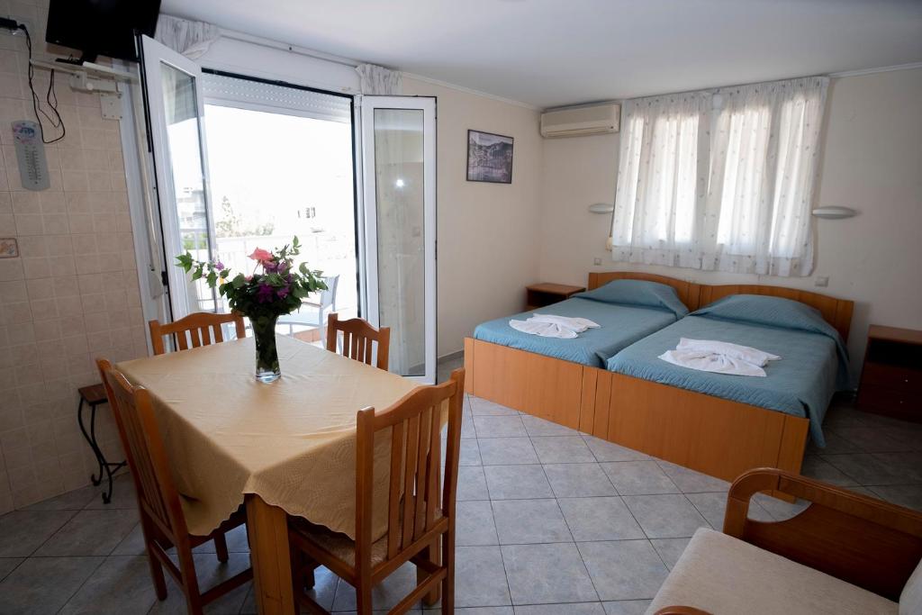 Aris-Marie Apartments room 3
